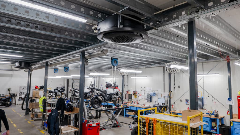 BMW Motoren Meeusen: comfort in showroom en magazijn
